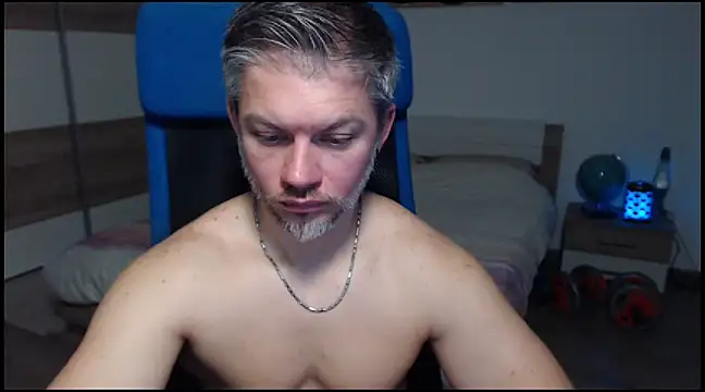 Snapshot of RobbyShawz chatting on December 21, 10:50 am RobbyShawz online show from December 21, 10:50 am