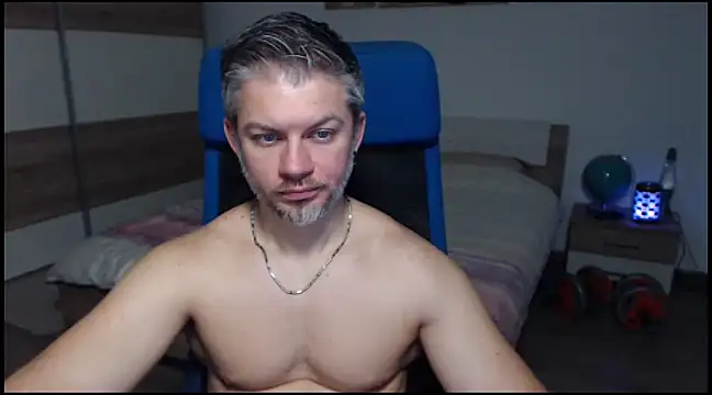 Snapshot of RobbyShawz chatting on December 22, 11:22 am RobbyShawz online show from December 22, 11:22 am