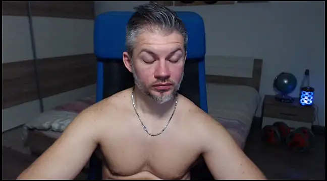 Snapshot of RobbyShawz chatting on December 30, 9:59 am RobbyShawz online show from December 30, 9:59 am