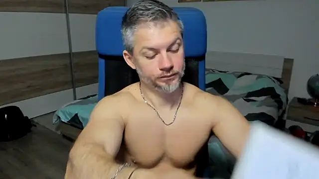 Snapshot of RobbyShawz chatting on January 5, 9:15 am RobbyShawz online show from January 5, 9:15 am