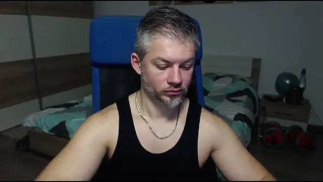 Snapshot of RobbyShawz chatting on January 6, 1:08 pm RobbyShawz online show from January 6, 1:08 pm