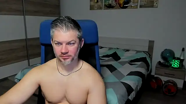 Snapshot of RobbyShawz chatting on January 13, 5:33 am RobbyShawz online show from January 13, 5:33 am