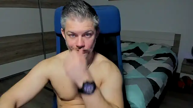 Snapshot of RobbyShawz chatting on January 18, 5:52 am RobbyShawz online show from January 18, 5:52 am