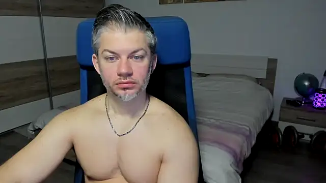 Snapshot of RobbyShawz chatting on February 8, 5:51 am RobbyShawz online show from February 8, 5:51 am