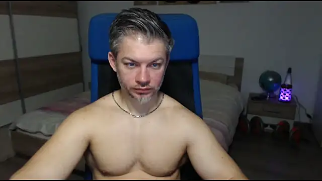 Snapshot of RobbyShawz chatting on February 23, 5:56 am RobbyShawz online show from February 23, 5:56 am