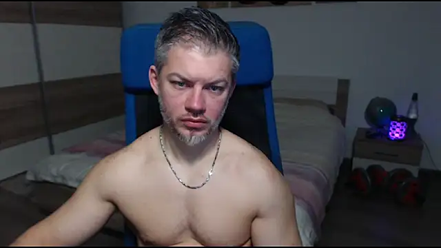 Snapshot of RobbyShawz chatting on March 7, 6:02 am RobbyShawz online show from March 7, 6:02 am