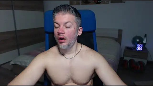 Snapshot of RobbyShawz chatting on March 18, 6:25 am RobbyShawz online show from March 18, 6:25 am