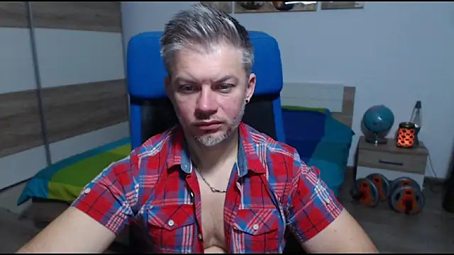 Snapshot of RobbyShawz chatting on October 4, 4:21 am RobbyShawz online show from October 4, 4:21 am