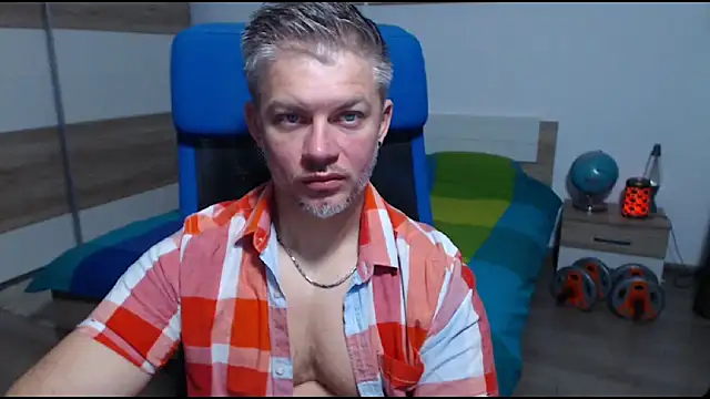 Snapshot of RobbyShawz chatting on October 5, 4:44 am RobbyShawz online show from October 5, 4:44 am