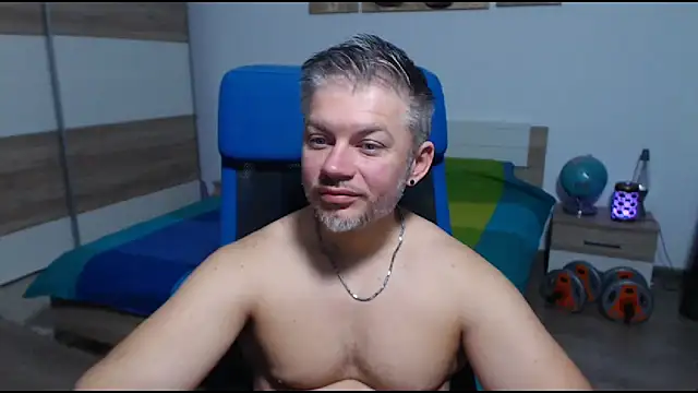 Snapshot of RobbyShawz chatting on October 6, 4:21 am RobbyShawz online show from October 6, 4:21 am