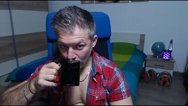 Snapshot of RobbyShawz chatting on October 9, 4:32 am RobbyShawz online show from October 9, 4:32 am