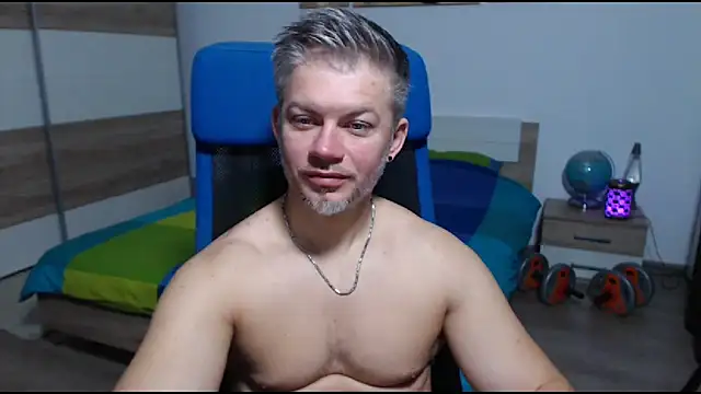 Snapshot of RobbyShawz chatting on October 13, 4:01 am RobbyShawz online show from October 13, 4:01 am