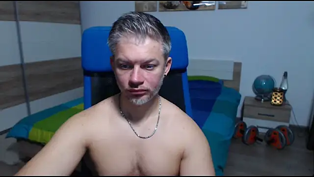 Snapshot of RobbyShawz chatting on October 14, 6:25 am RobbyShawz online show from October 14, 6:25 am
