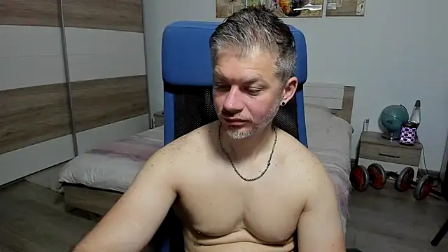 Snapshot of RobbyShawz chatting on June 2, 4:47 am RobbyShawz online show from June 2, 4:47 am