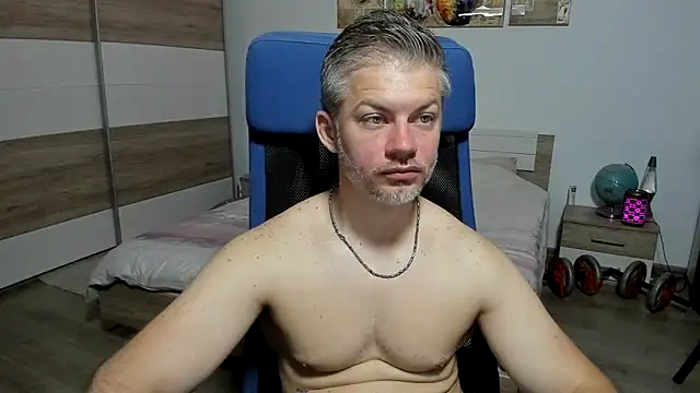 Snapshot of RobbyShawz chatting on June 3, 4:59 am RobbyShawz online show from June 3, 4:59 am