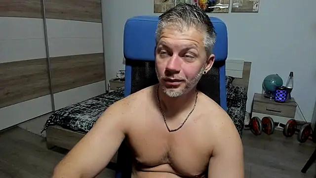 Snapshot of RobbyShawz chatting on July 3, 4:19 am RobbyShawz online show from July 3, 4:19 am