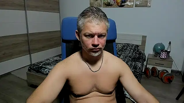 Snapshot of RobbyShawz chatting on July 4, 4:18 am RobbyShawz online show from July 4, 4:18 am