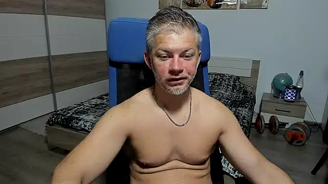 Snapshot of RobbyShawz chatting on July 6, 4:42 am RobbyShawz online show from July 6, 4:42 am