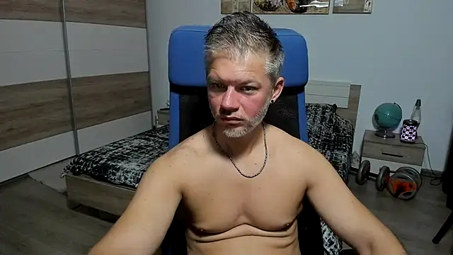 Snapshot of RobbyShawz chatting on July 15, 4:51 am RobbyShawz online show from July 15, 4:51 am