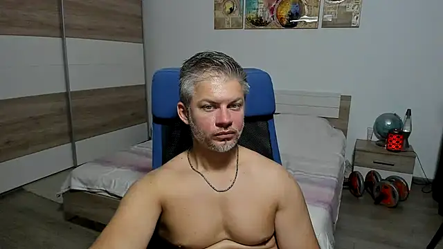 Snapshot of RobbyShawz chatting on July 20, 10:39 am RobbyShawz online show from July 20, 10:39 am