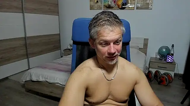 Snapshot of RobbyShawz chatting on July 23, 4:10 am RobbyShawz online show from July 23, 4:10 am
