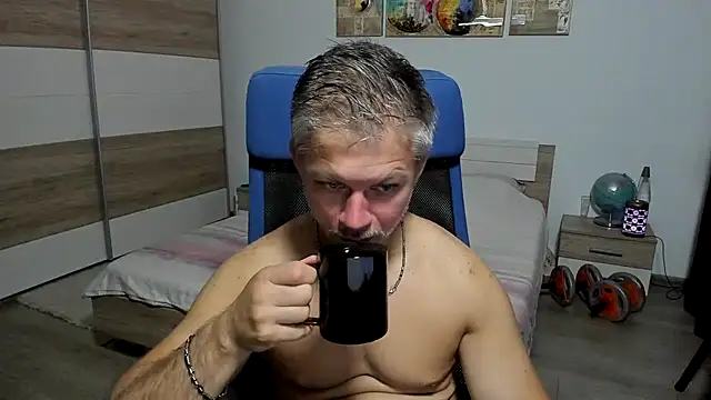 Snapshot of RobbyShawz chatting on July 24, 4:54 am RobbyShawz online show from July 24, 4:54 am