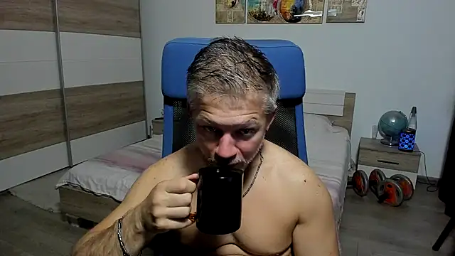 Snapshot of RobbyShawz chatting on July 25, 4:32 am RobbyShawz online show from July 25, 4:32 am