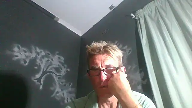 Snapshot of xykenrah@xh chatting on January 23, 10:11 pm xykenrahxh online show from January 23, 10:11 pm