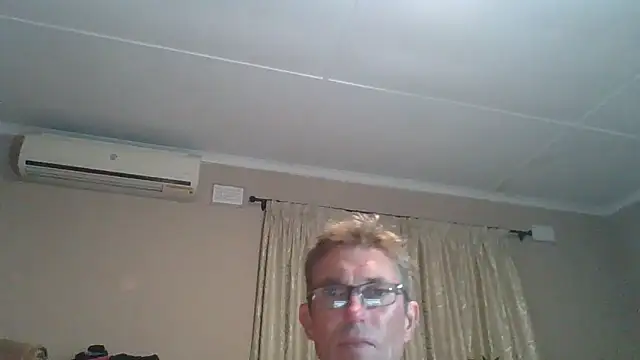 Snapshot of xykenrah@xh chatting on September 9, 9:47 pm xykenrahxh online show from September 9, 9:47 pm