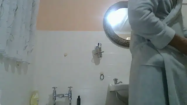 Snapshot of xykenrah@xh chatting on November 20, 7:57 pm xykenrahxh online show from November 20, 7:57 pm