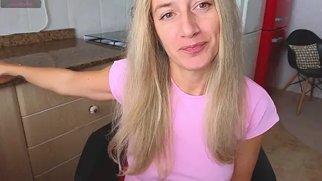 Snapshot of Lunamix chatting on November 20, 10:48 am Lunamix online show from November 20, 10:48 am