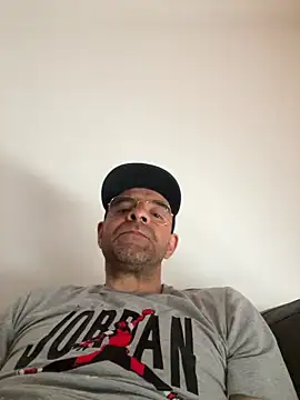 slim1976006 online show from May 4, 10:55 am