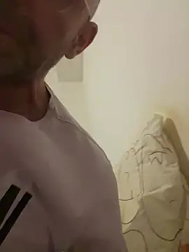 slim1976006 online show from June 3, 12:46 am