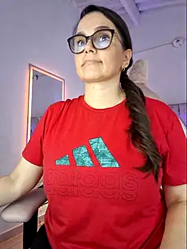 Snapshot of MariaPau_83 chatting on August 4, 6:21 pm MariaPau 83 online show from August 4, 6:21 pm