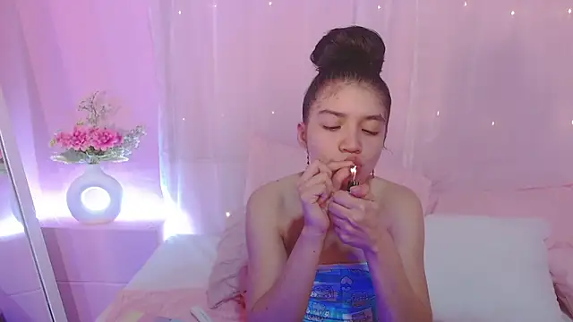 Snapshot of Sweetcristin chatting on May 22, 1:35 am Sweetcristin online show from May 22, 1:35 am