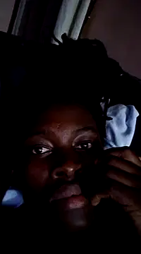 Snapshot of _cutemelania chatting on February 14, 9:10 pm  cutemelania online show from February 14, 9:10 pm