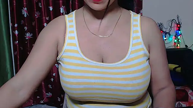 Naiaa-mylove online show from March 31, 10:04 am