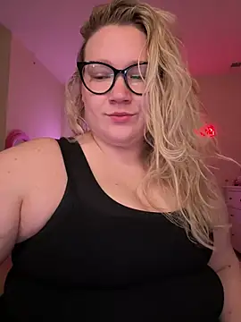 PiggyRose online show from March 19, 12:26 am