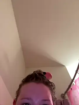 PiggyRose online show from February 4, 1:00 am