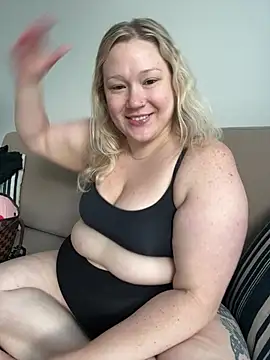 Snapshot of PiggyRose chatting on May 14, 6:37 pm PiggyRose online show from May 14, 6:37 pm