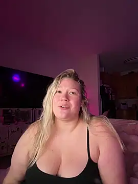 Snapshot of PiggyRose chatting on June 11, 2:53 am PiggyRose online show from June 11, 2:53 am