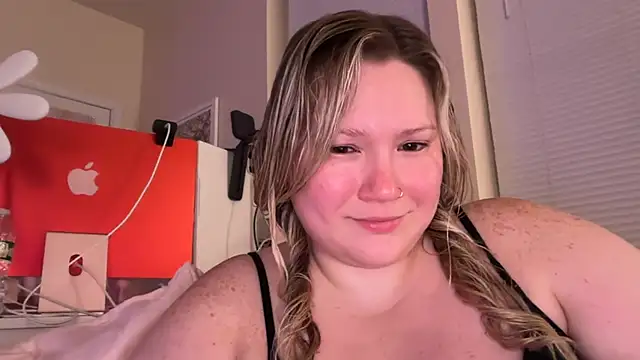 Snapshot of PiggyRose chatting on June 20, 1:52 am PiggyRose online show from June 20, 1:52 am