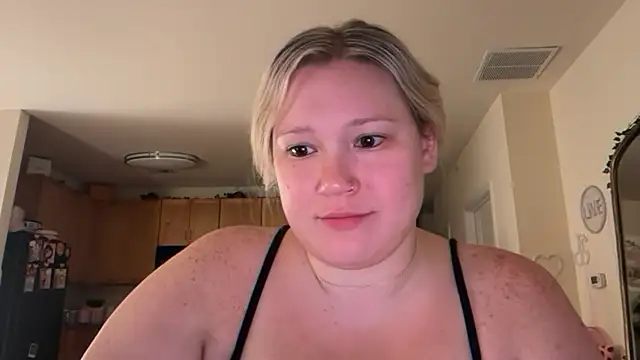 Snapshot of PiggyRose chatting on July 13, 2:03 am PiggyRose online show from July 13, 2:03 am