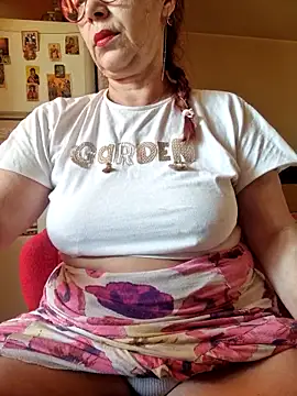 Snapshot of Chriss_Tinaa chatting on June 19, 4:28 am Chriss Tinaa online show from June 19, 4:28 am