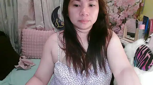 Snapshot of OhmyPinay chatting on December 2, 1:58 am OhmyPinay online show from December 2, 1:58 am