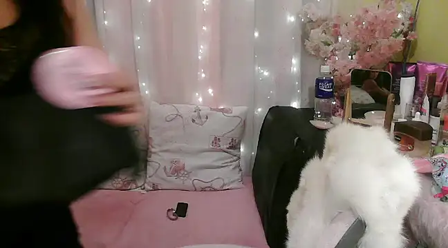 Snapshot of OhmyPinay chatting on January 24, 2:41 pm OhmyPinay online show from January 24, 2:41 pm