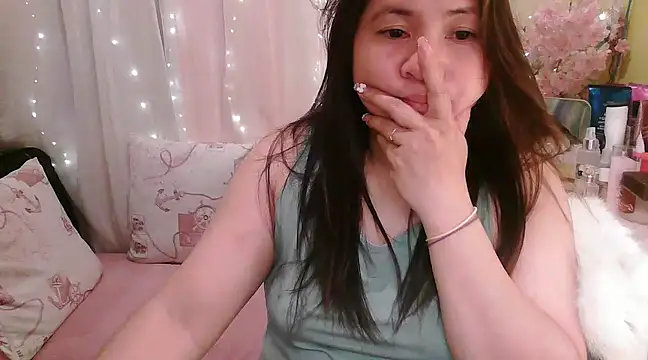 Snapshot of OhmyPinay chatting on January 26, 4:30 pm OhmyPinay online show from January 26, 4:30 pm