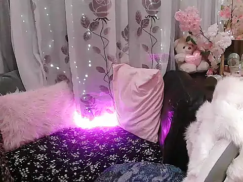 Snapshot of OhmyPinay chatting on December 4, 2:04 pm OhmyPinay online show from December 4, 2:04 pm