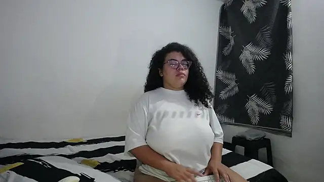 mabigomez00 online show from May 16, 9:17 am
