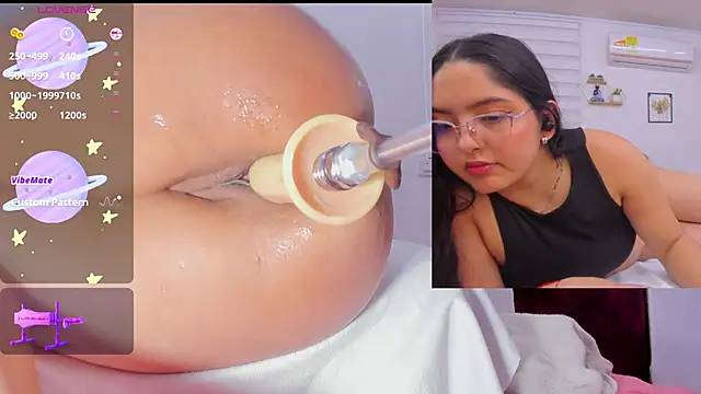 Snapshot of sofi_velez chatting on February 22, 4:29 am sofi velez online show from February 22, 4:29 am